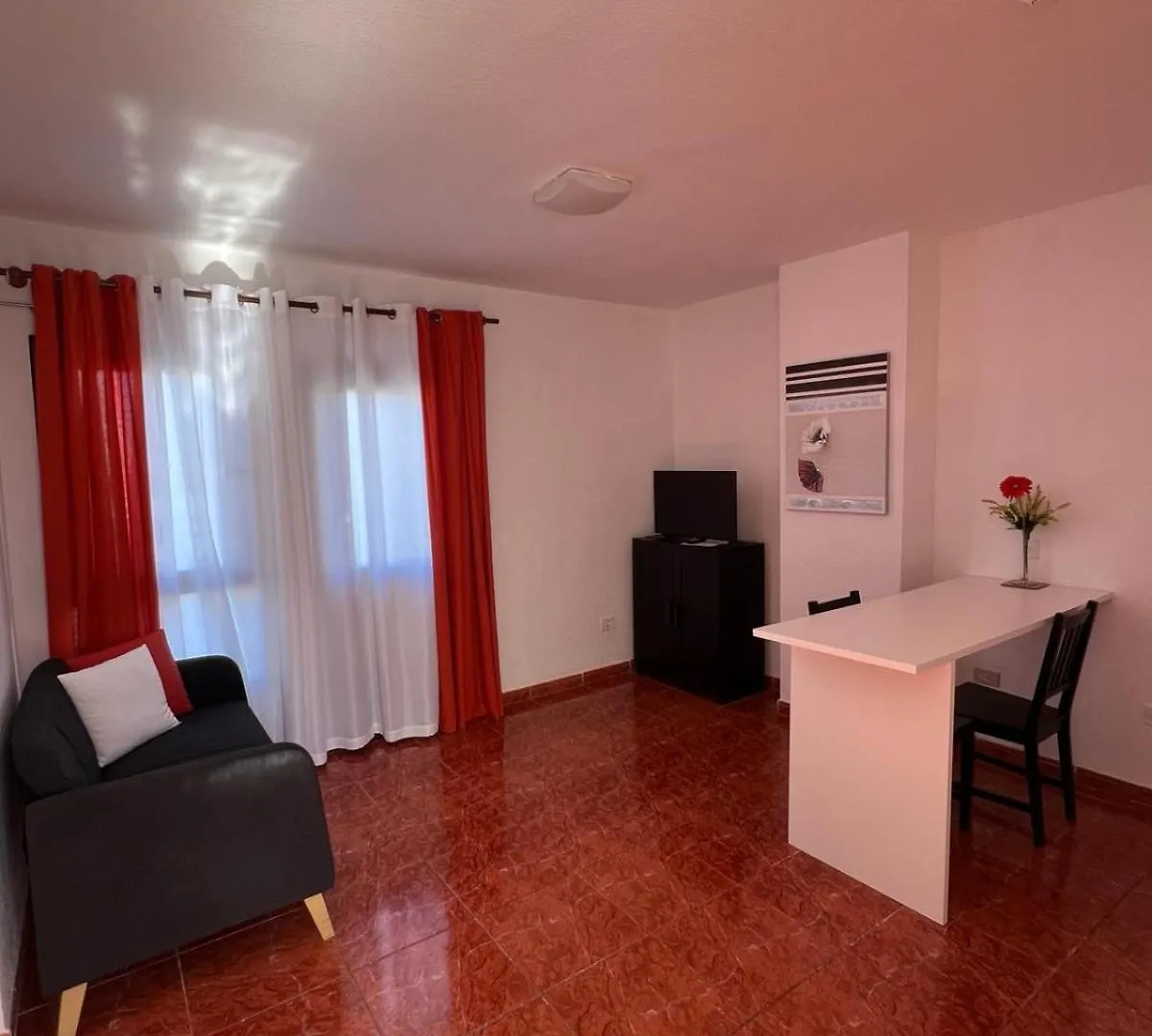 Apartamentos Funchal Los Cristianos  Apartmán Los Cristianos (Tenerife)