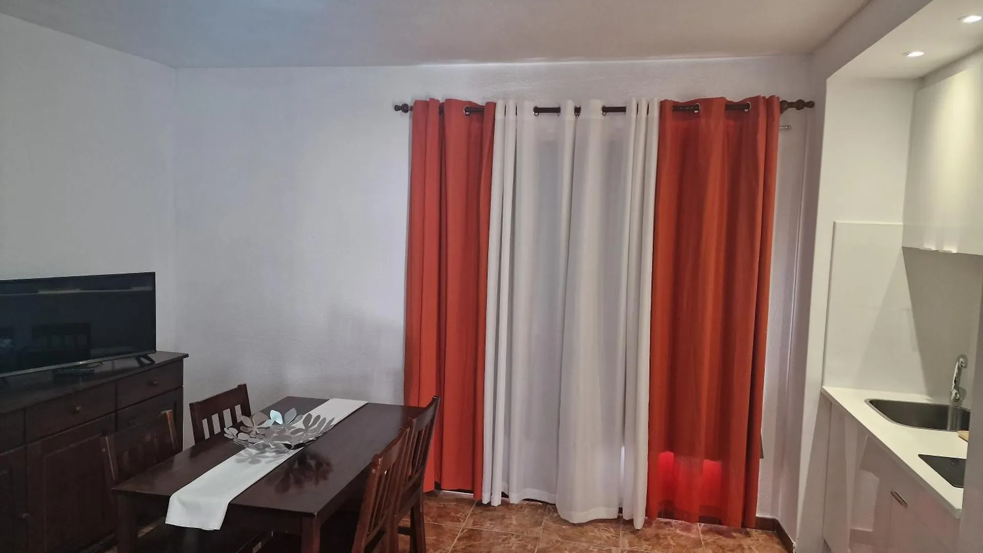 Apartamentos Funchal Los Cristianos  Apartmán Los Cristianos (Tenerife)